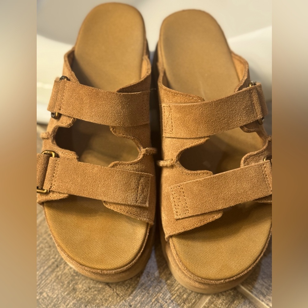 UGG platform slide sandal
